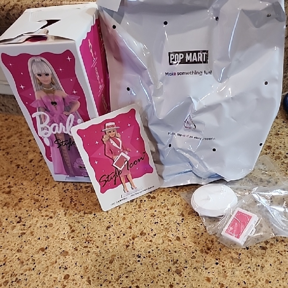 NEW IN BOX BARBIE STYLE ICON 1985 DAY-TO-NIGHT-BARBIE.